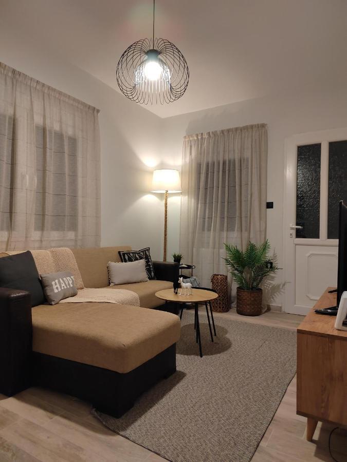 Cosy House With Garden Apartment Волос Екстериор снимка