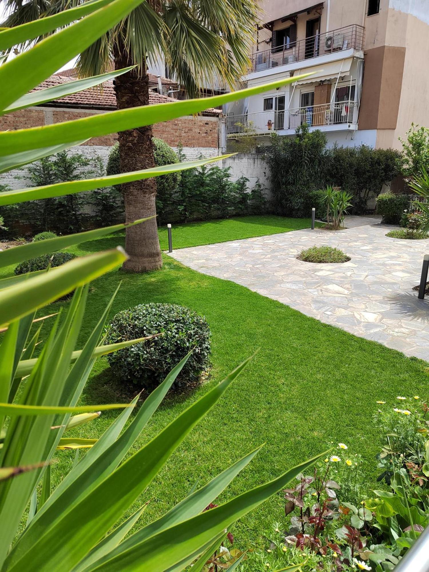 Cosy House With Garden Apartment Волос Екстериор снимка