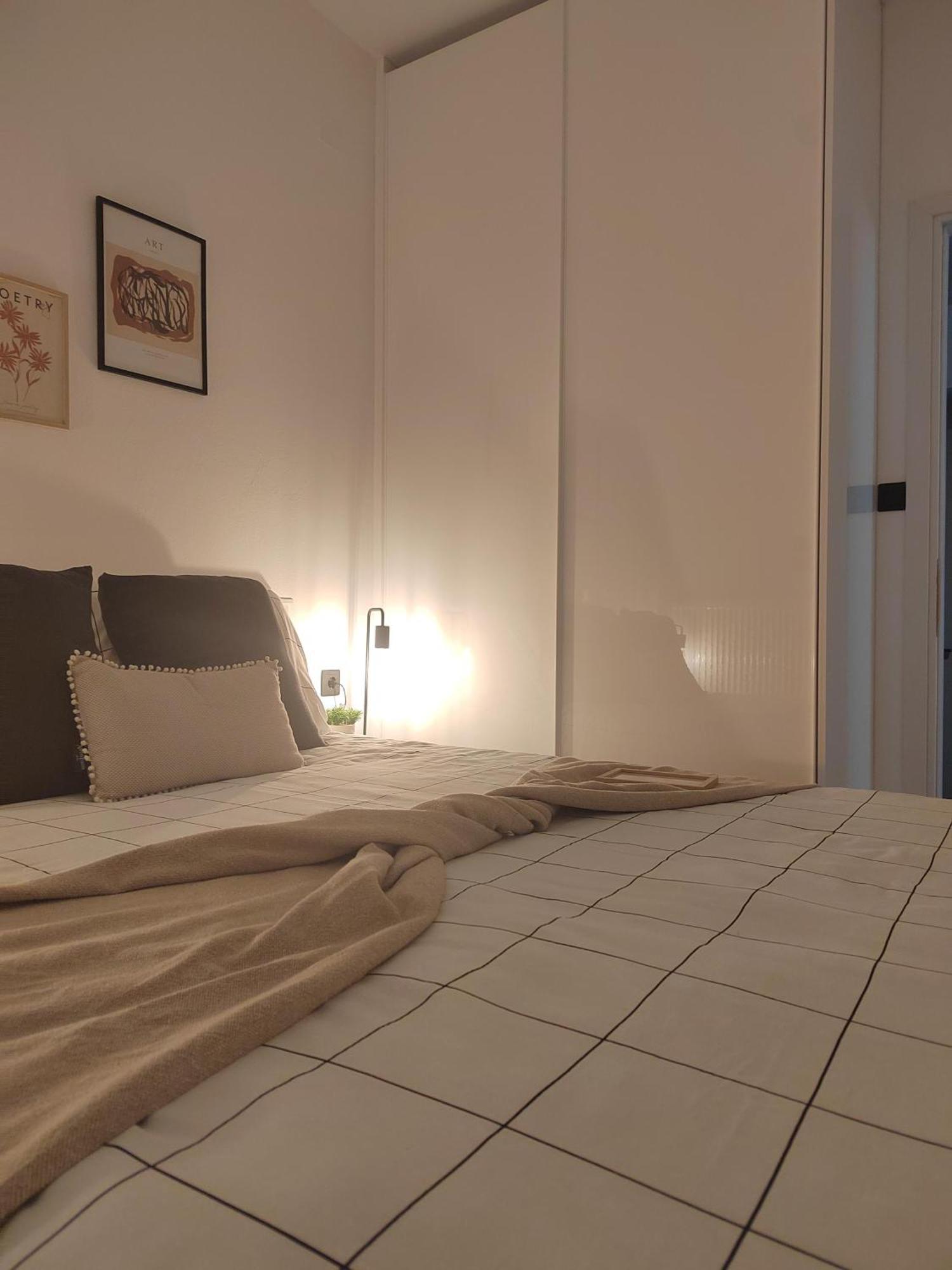 Cosy House With Garden Apartment Волос Екстериор снимка